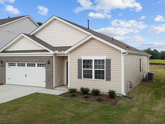 4th image of 1021 Middlecrest Drive