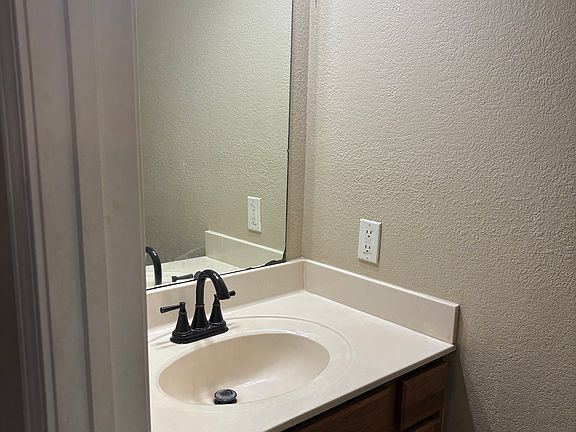 5th image of 26379 Millstone Dr