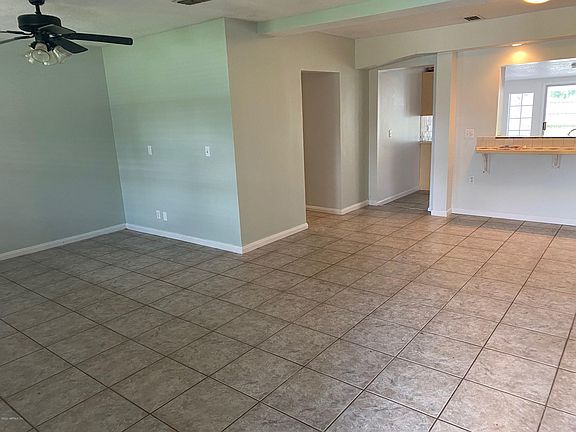 5th image of 825 3rd Ave N