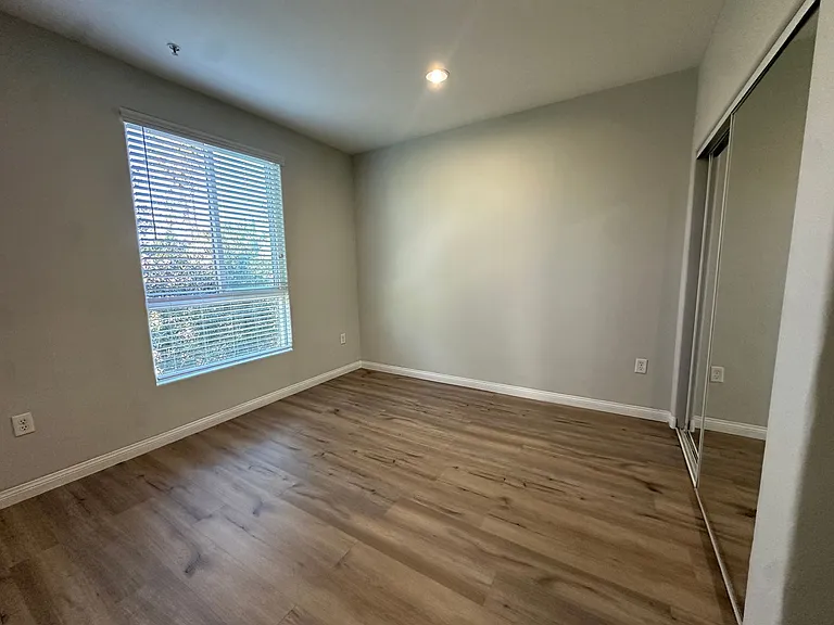 Sherman Oaks Place — Photo 17