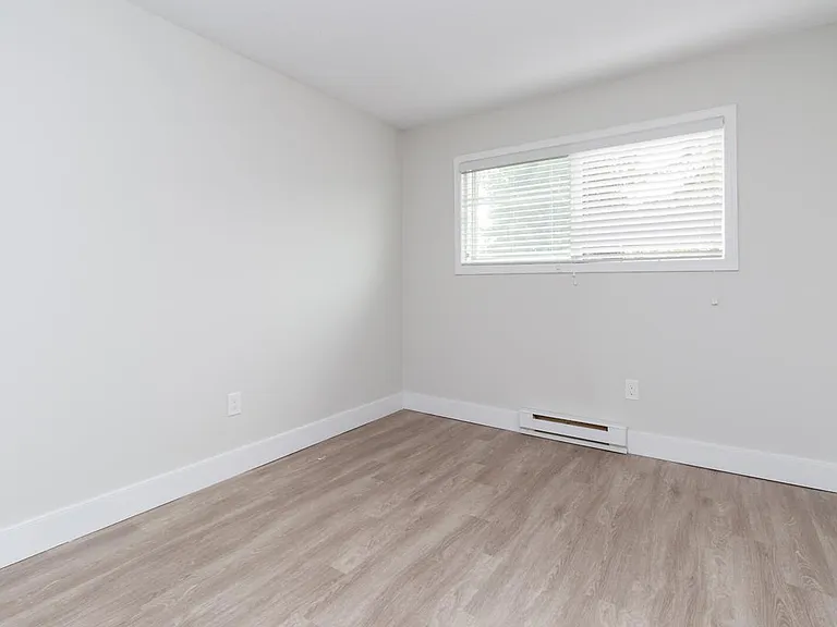 579 Rosehill St — Photo 10