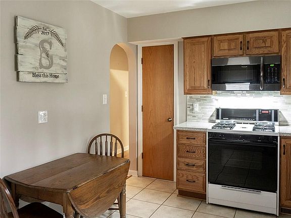 3rd image of 1838 W 32nd St