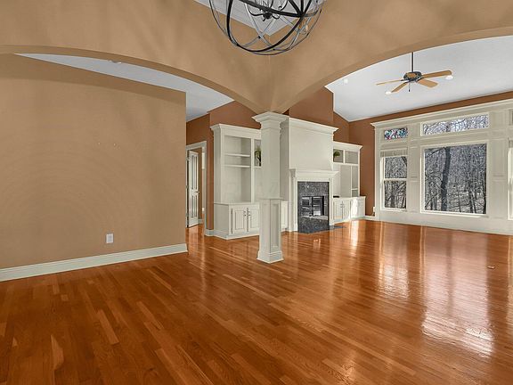 4th image of 4353 Wyandotte Woods Blvd