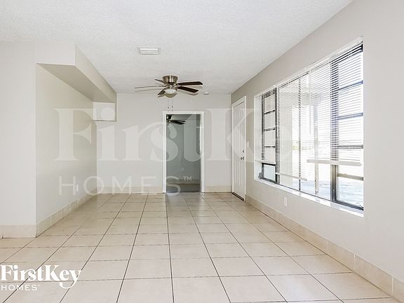 3rd image of 300 NW 14th Ave