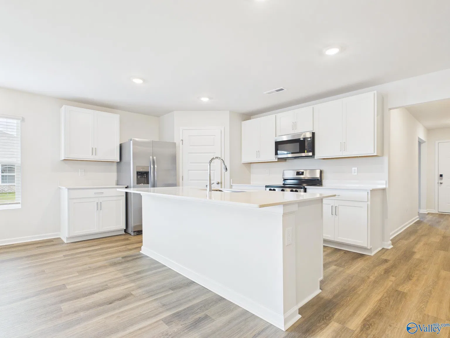 5 bed, 3.0 bath, 2092 sqft, $2,095 — Photo 4