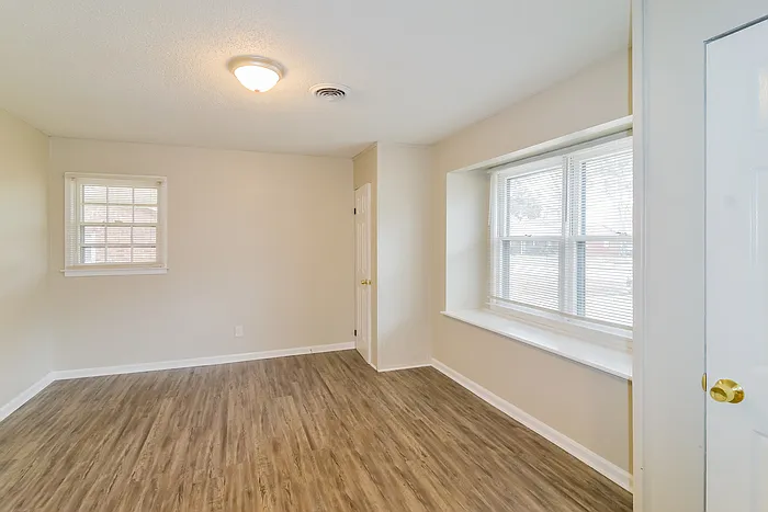 432 E Rutgers Loop — Photo 3