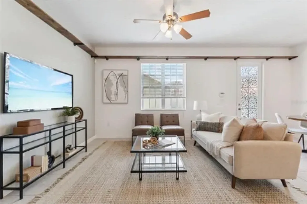 3 bed, 2.5 bath, 1389 sqft, $2,800 — Photo 3