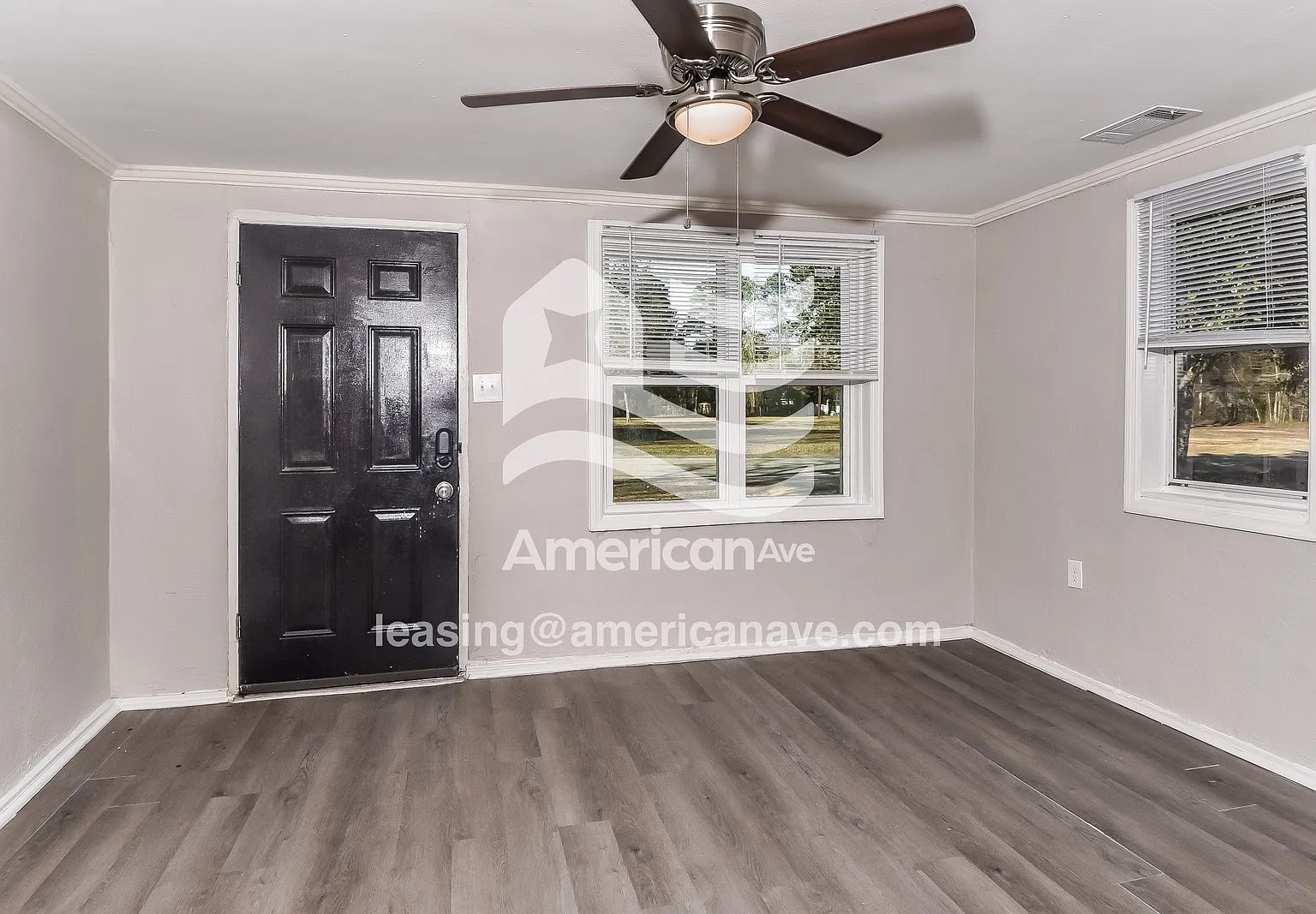 2 bed, 1.0 bath, 824 sqft, $882 — Photo 2