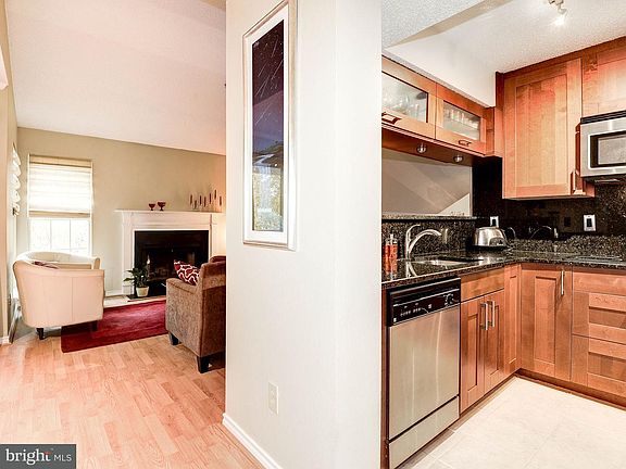 3rd image of 1504 Lincoln Way APT 429