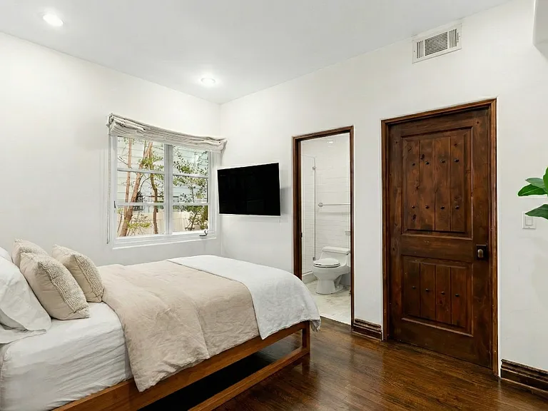 4363 Irvine Ave — Photo 24