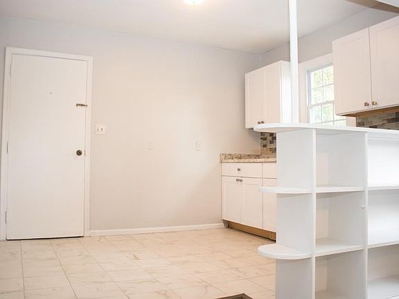 5th image of 606 E Brookwood Dr