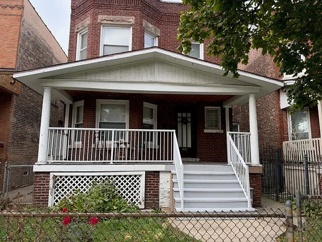 2 bed, 1100 sqft, $2,200 — Photo 2