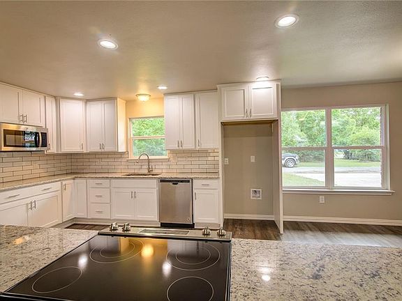 5th image of 101 Gladys St