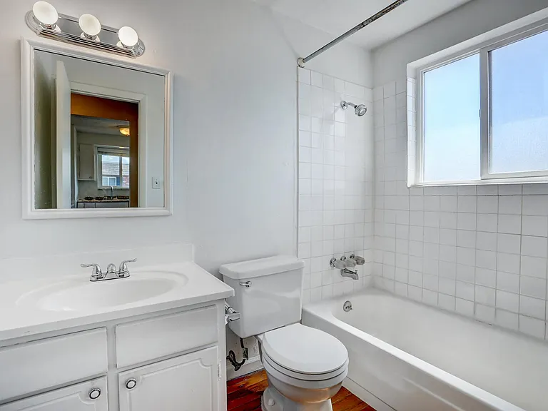 140 S Ogden St — Photo 17