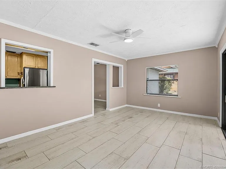 687 NE Maranta Terrado — Photo 15
