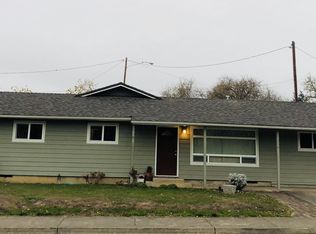 340 Harbor Dr, Riddle, OR 97469