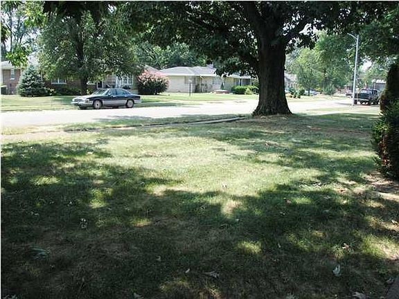 3rd image of 925 Rotherwood Ave Evansville In #47714