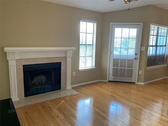 4th image of 1000 W Horatio St APT 322