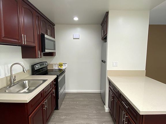 4th image of 615 Junipero Ave APT 11