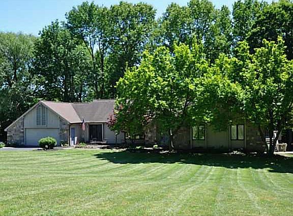 2nd image of 1 Pondview Dr