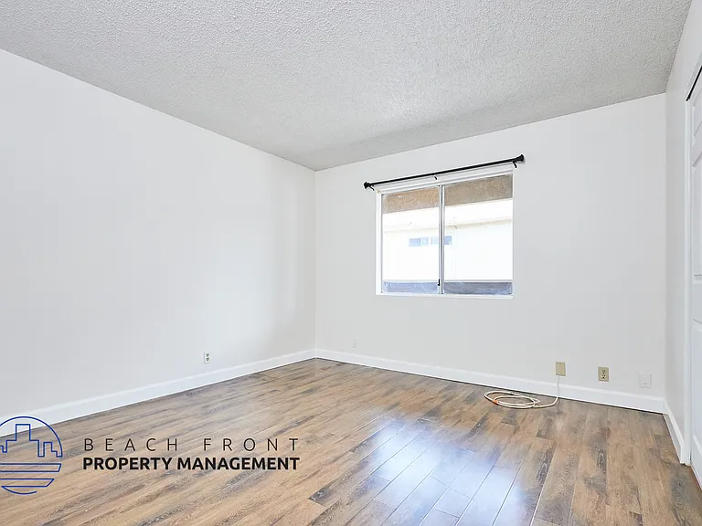744 Rose Ave. — Photo 6