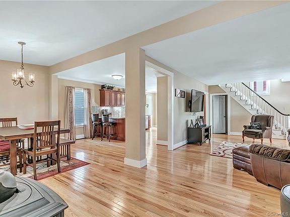 3rd image of 34 Hodge Ave