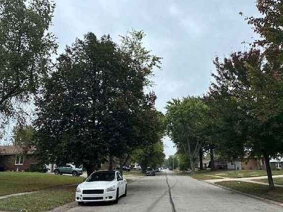 Exterior Neighborhood (street photo)