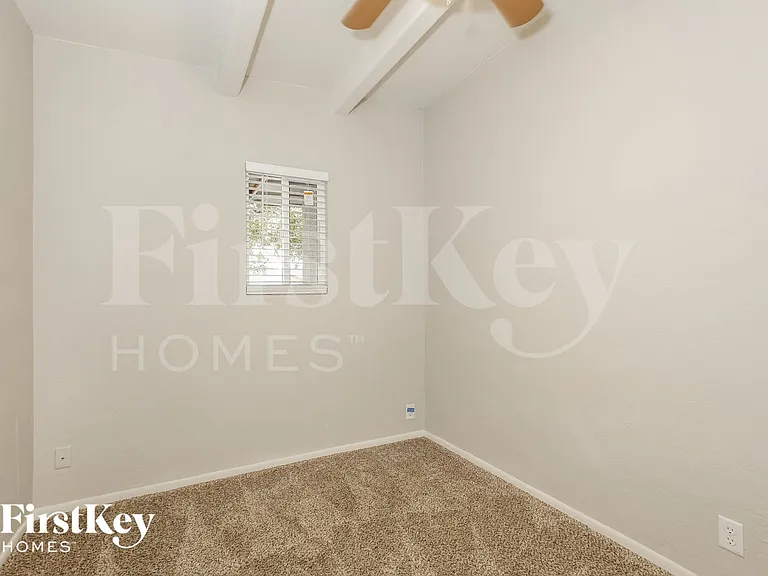 2028 W Schell Dr — Photo 13