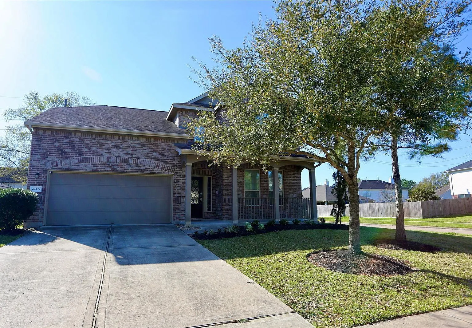 4 bed, 3.0 bath, 2855 sqft, $2,300 — Photo 1