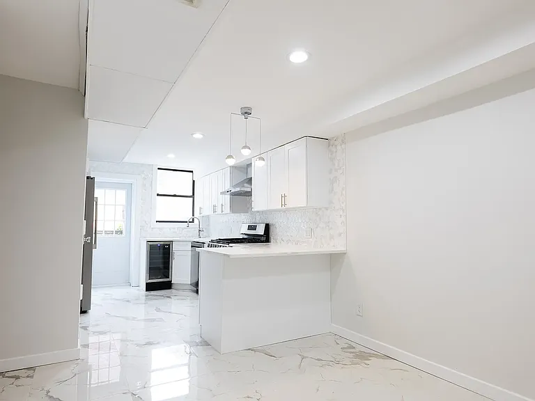 69 Adelphi St #G — Photo 23