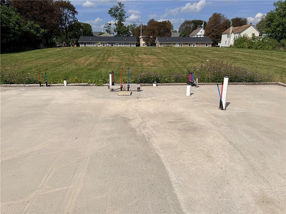 2nd image of 213 Seymour St Lot 8