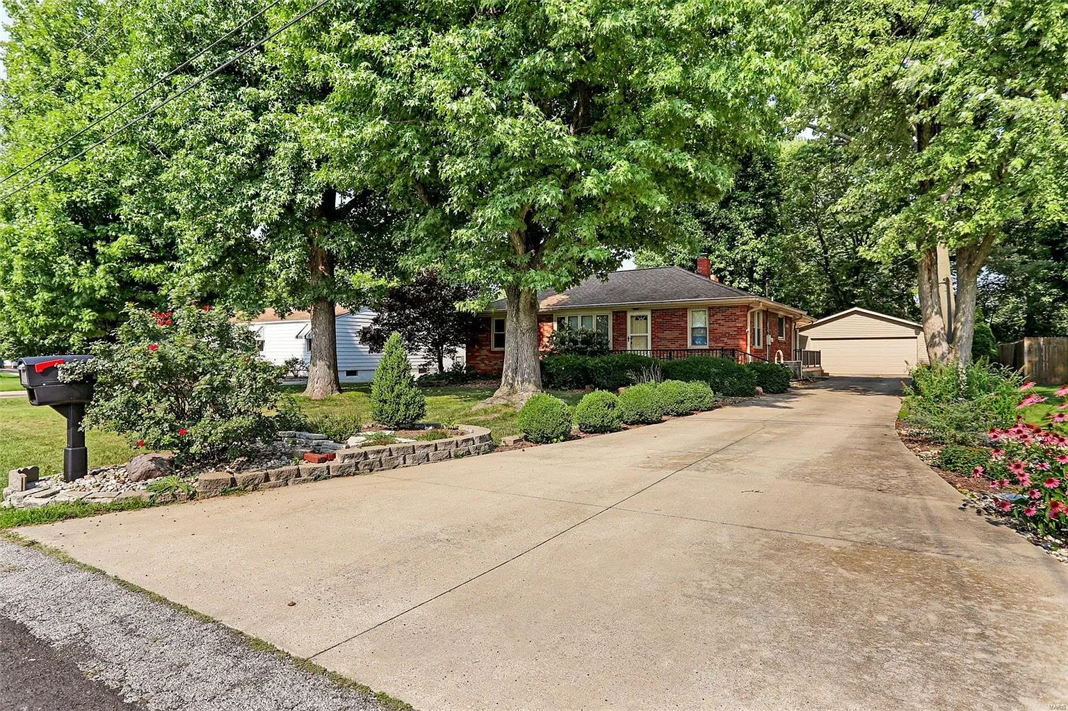 418 Plainview Dr photo 1