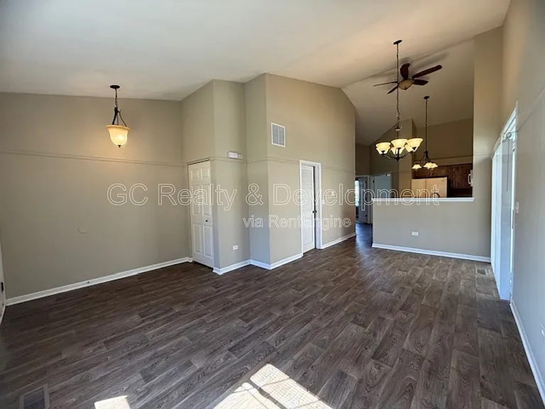 1652 Cesario Dr — Photo 2