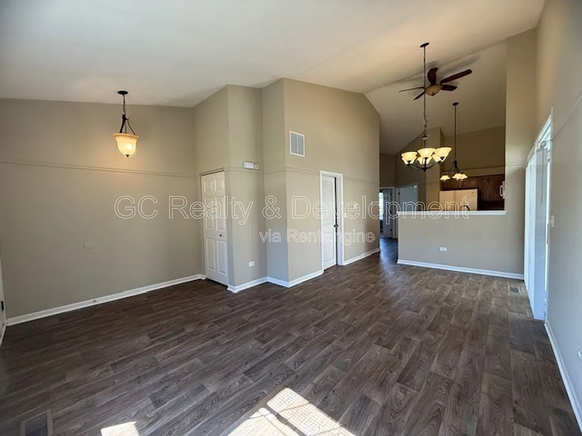 Building Photo - 1652 Cesario Dr
