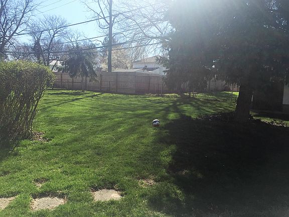 2nd image of 110 E Harmon Dr