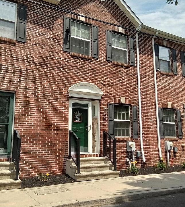 1st image of 2541 Pickwick St