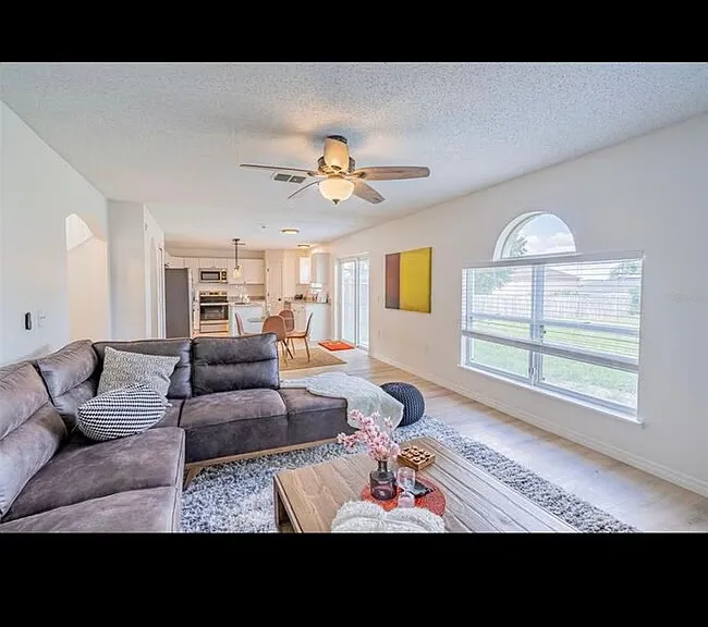 425 Whitby St — Photo 10