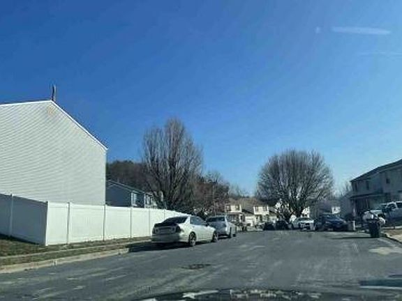 Exterior Neighborhood (street photo)
