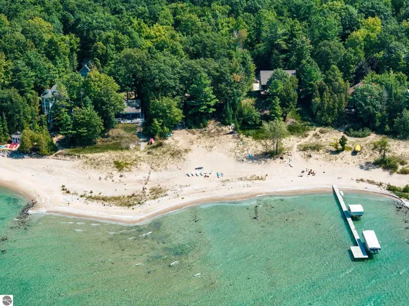 2565 Shore Wood Dr, Traverse City, MI 49686