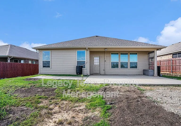 1912 Albany Ln — Photo 17