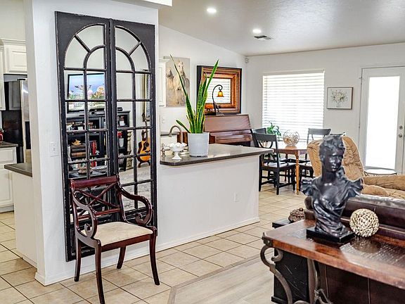 4th image of 112 Hunter Hill Dr