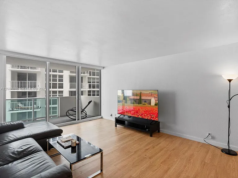 1200 West Ave #823 — Photo 3