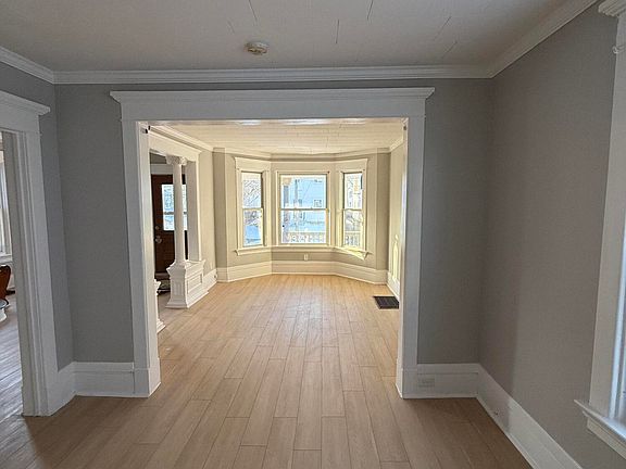 5th image of 32 Elm Street