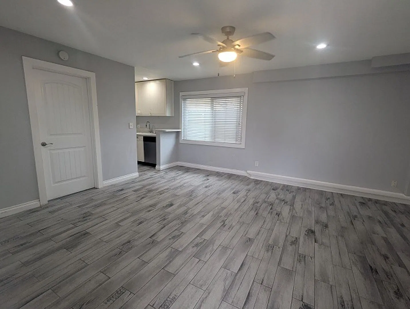 1 Bedroom Apartment in Normal Heights — Photo 3