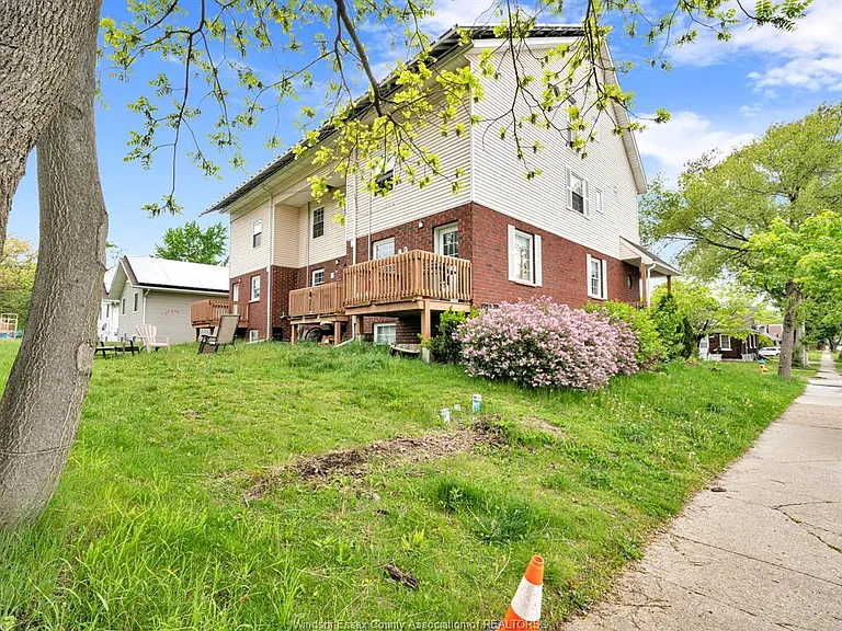 2929 Donnelly St — Photo 39