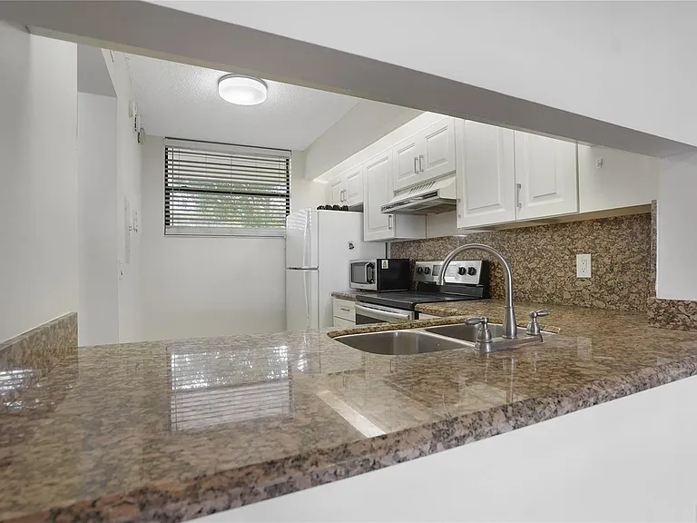 109 Lake Emerald Dr #110 — Photo 7
