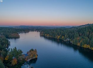 2020 Summit Dr, Lake Oswego, OR