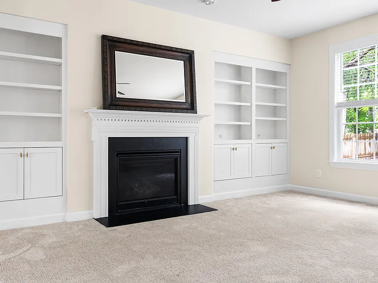 511 E Hatterleigh Ave — Photo 9