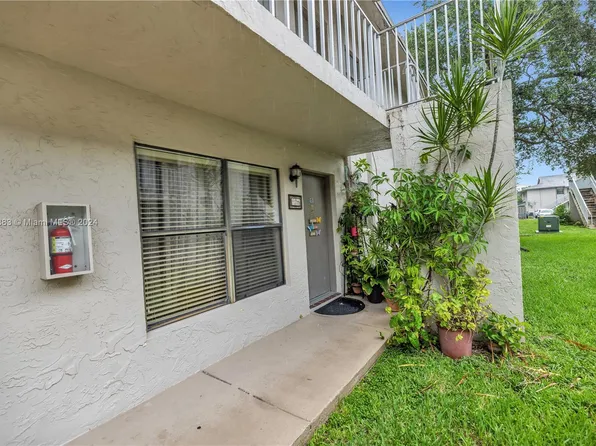 15328 SW 72nd St #813, Miami, FL 33193