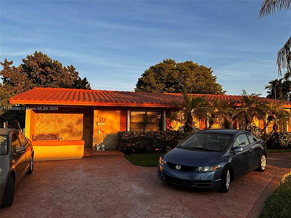 2nd image of 3111 Village Green Dr